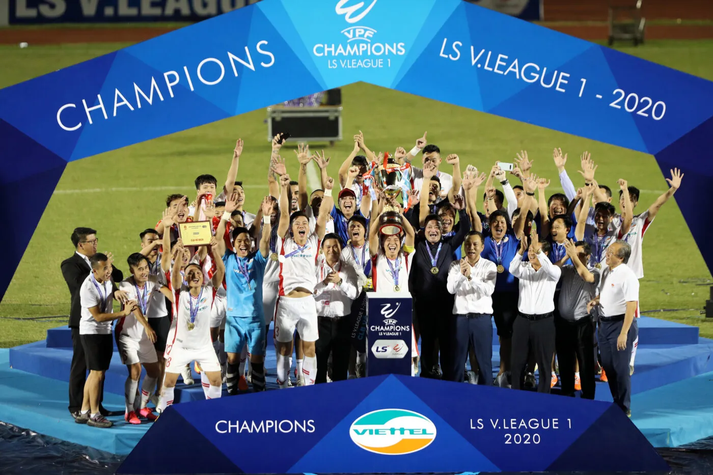 doi-bong-vo-dich-v-league-nhieu-nhat-2
